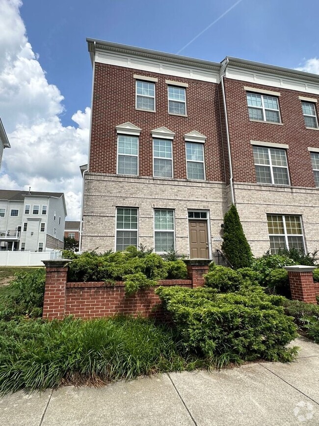 Building Photo - MOVE-IN SPECIAL! Beautiful 4-Bed, 3.5-Bath...