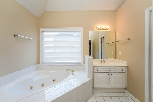 Building Photo - 430 Golden Meadows Ln