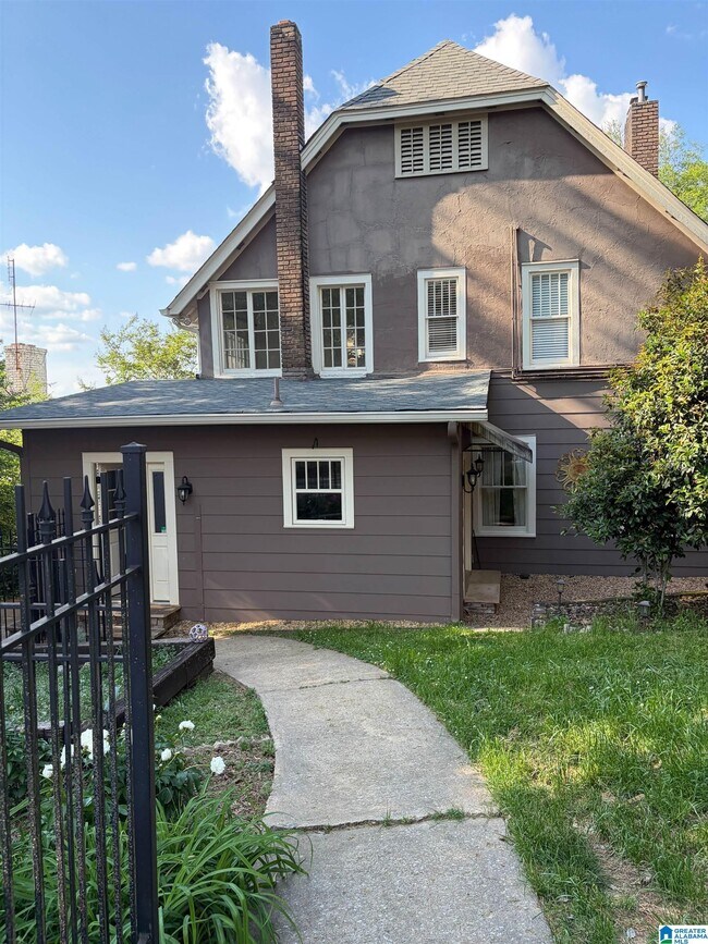 Building Photo - 2717 Caldwell Ave S