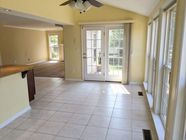 Building Photo - 403 McClellan Dr