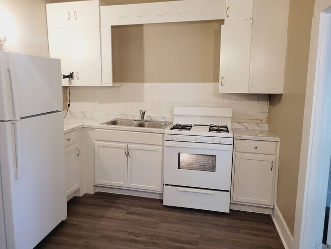 Building Photo - Awesome 1 bedroom | 1 bath apartment in historic home close to The PEARL!