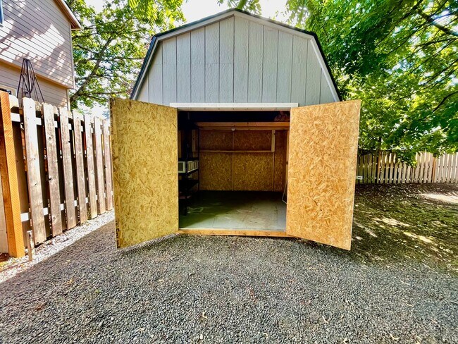 Building Photo - Single Story- 3 Bedroom, 2 Bath Spacious Home with Large Yard