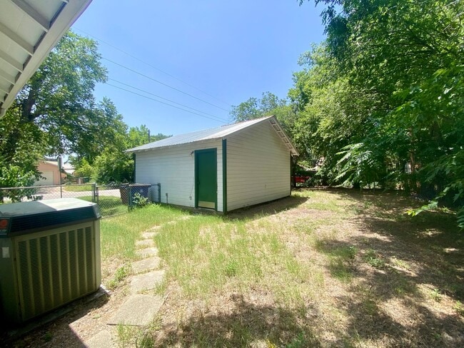 Building Photo - Prelease for August!  Close to Campus!  2800 Dancy.