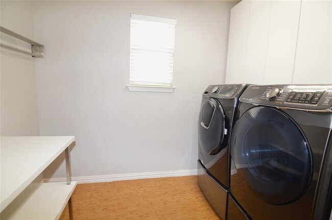 Building Photo - 916 Brighton Pl