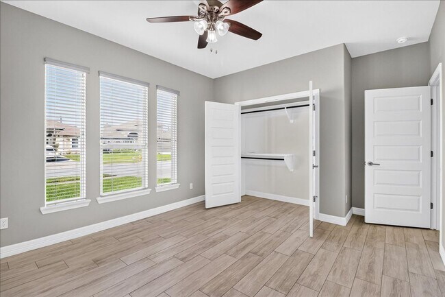 Building Photo - 6718 Stuyvesant Ct