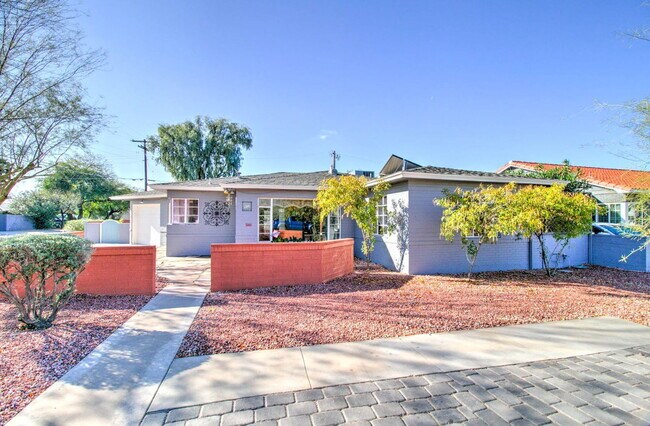 Building Photo - 1301 W Mulberry Dr