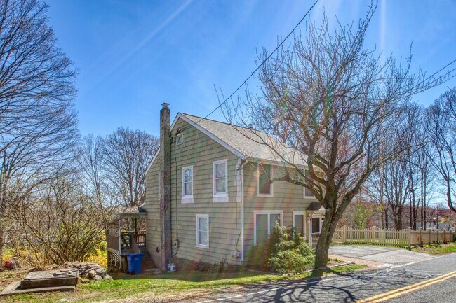 Building Photo - Lovely 2 Bedroom Single Family Home in Historic Monroe District