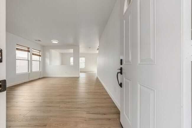 Building Photo - Fully Remodeled & Move-In Ready – Modern Finishes + Huge Loft!