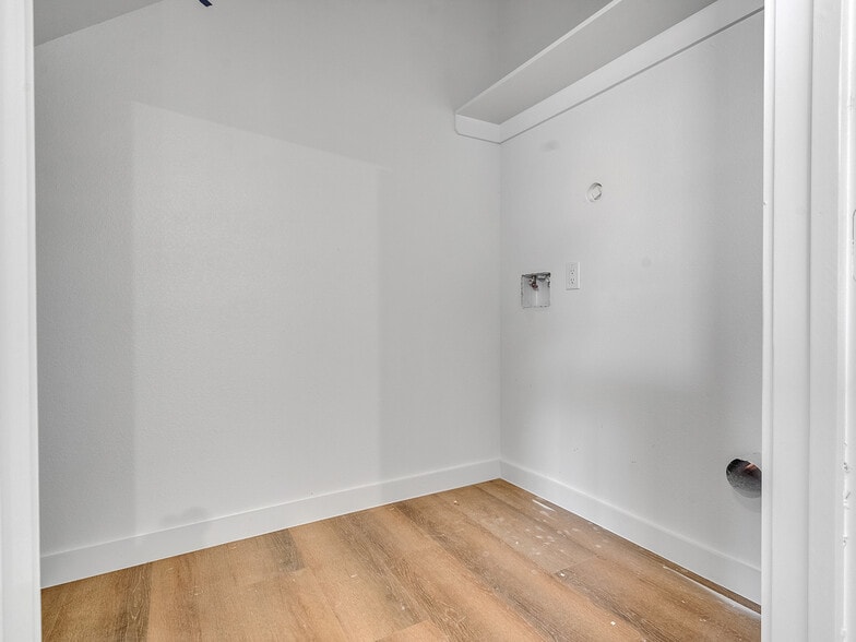 Building Photo - 8627 Homewood Ln