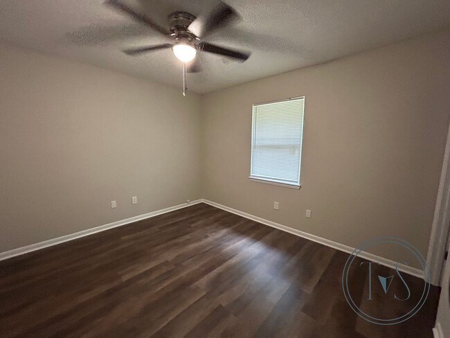 Building Photo - RATE DROP ALERT! (was $1690/month)