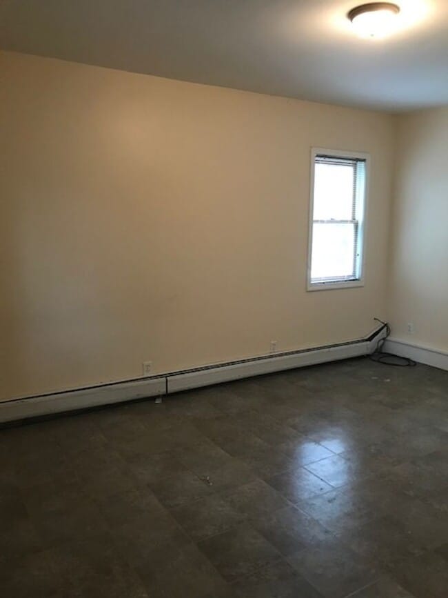 Building Photo - 309 W Broad St