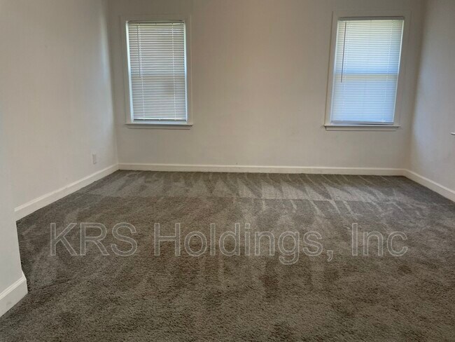 Building Photo - 816 Mullen Rd