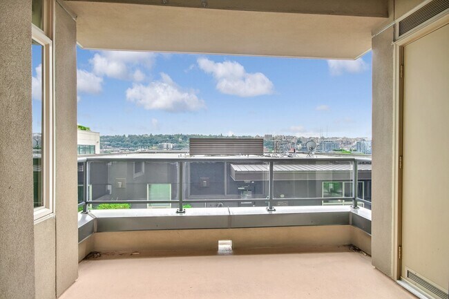 Building Photo - Views of Lake Union Gorgeous 2 bedroom with 2 decks