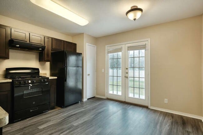 Building Photo - 244 Langely