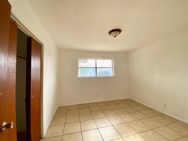 Building Photo - 114 Rhonda Dr