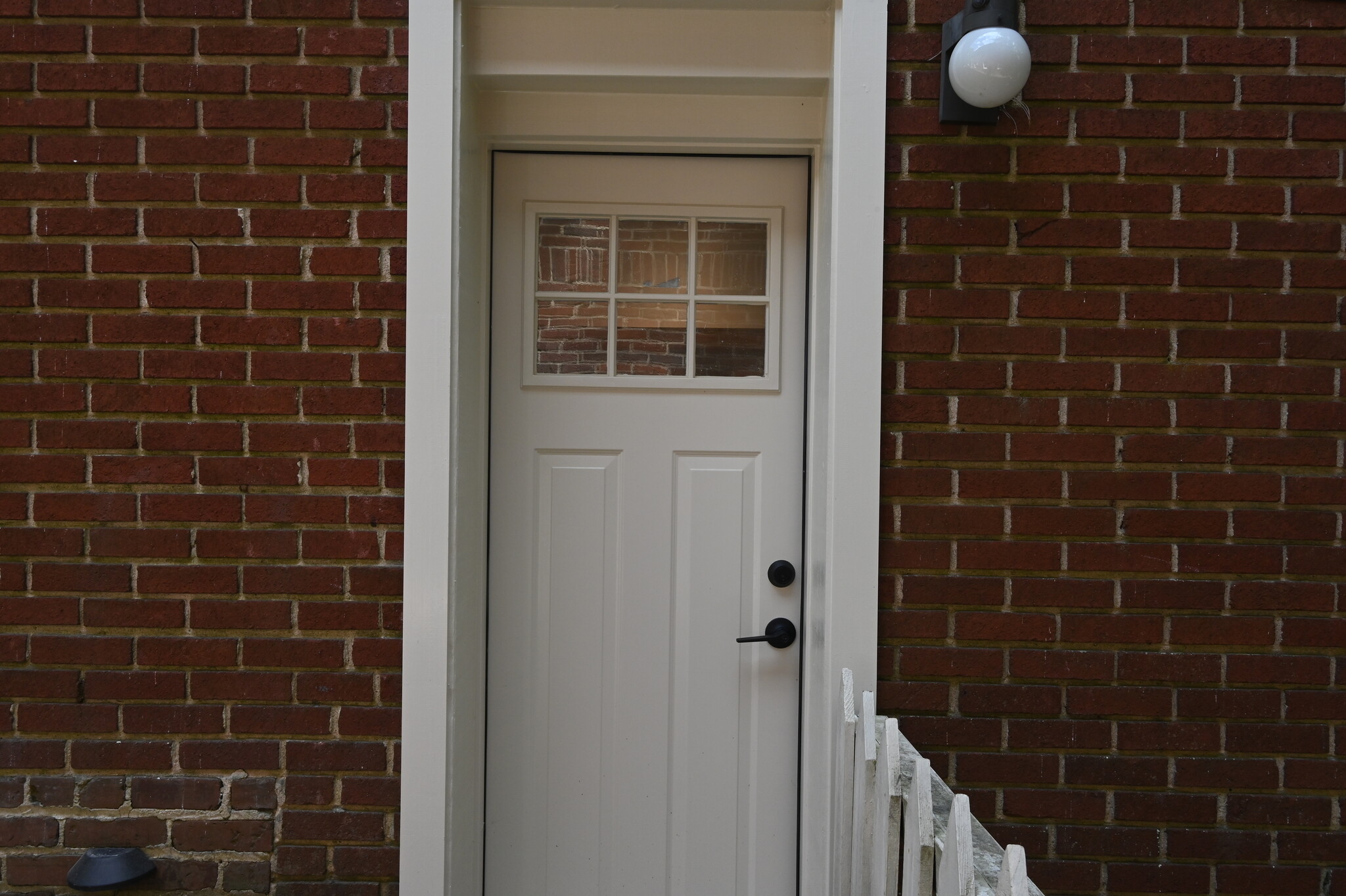 Building Photo - 2414 Glenwood Dr NE