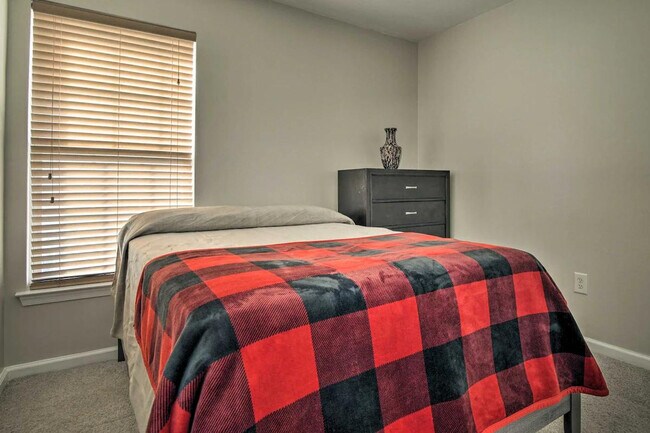 Building Photo - 5077 Cameo Terrace