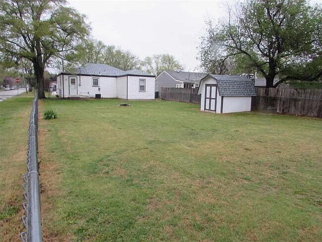 Building Photo - 2 bed 1 bath Home for rent