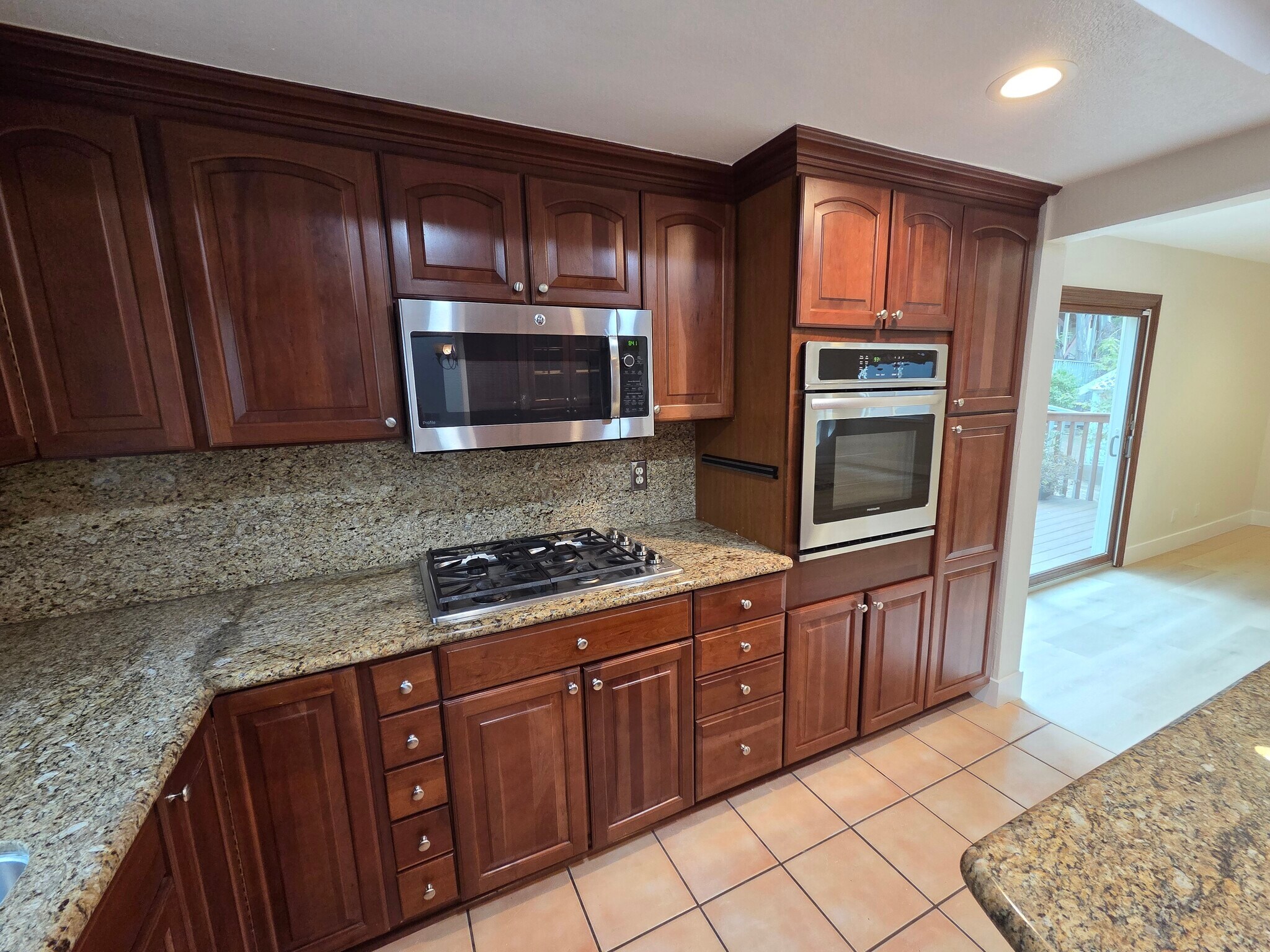 Building Photo - 24776 Glenwood Dr