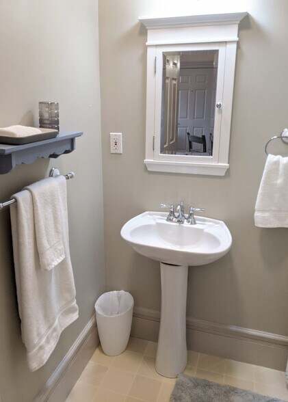 Building Photo - 1910 S G St