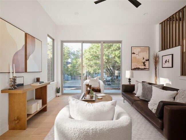 Building Photo - 3208 Govalle Ave