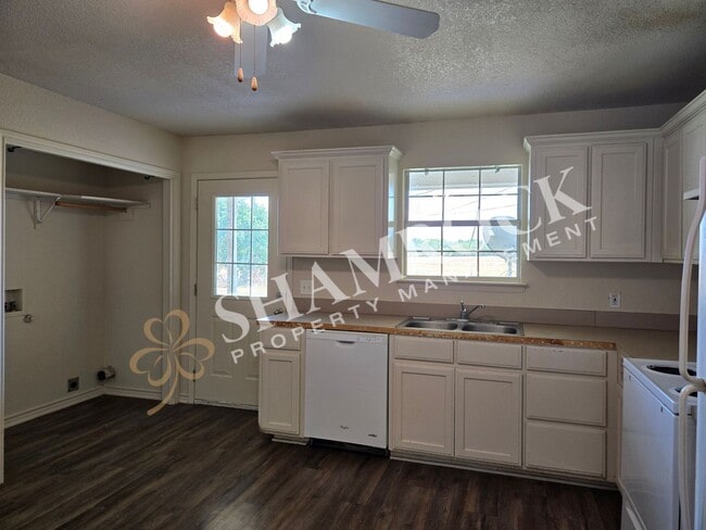 Building Photo - 214-B Melissa Dr
