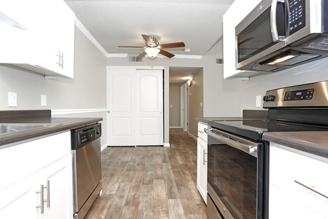 Building Photo - Plum Tree Apartments