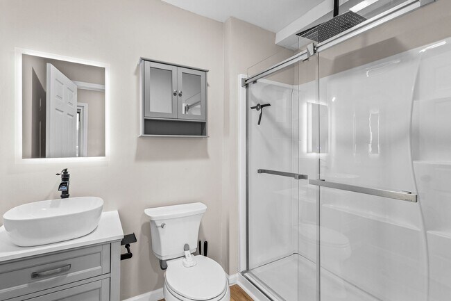 Building Photo - 214 Tall Tree Court