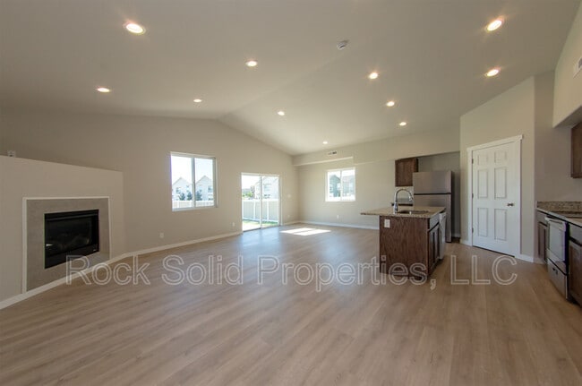 Building Photo - 1308 Rabbit Brush Trl