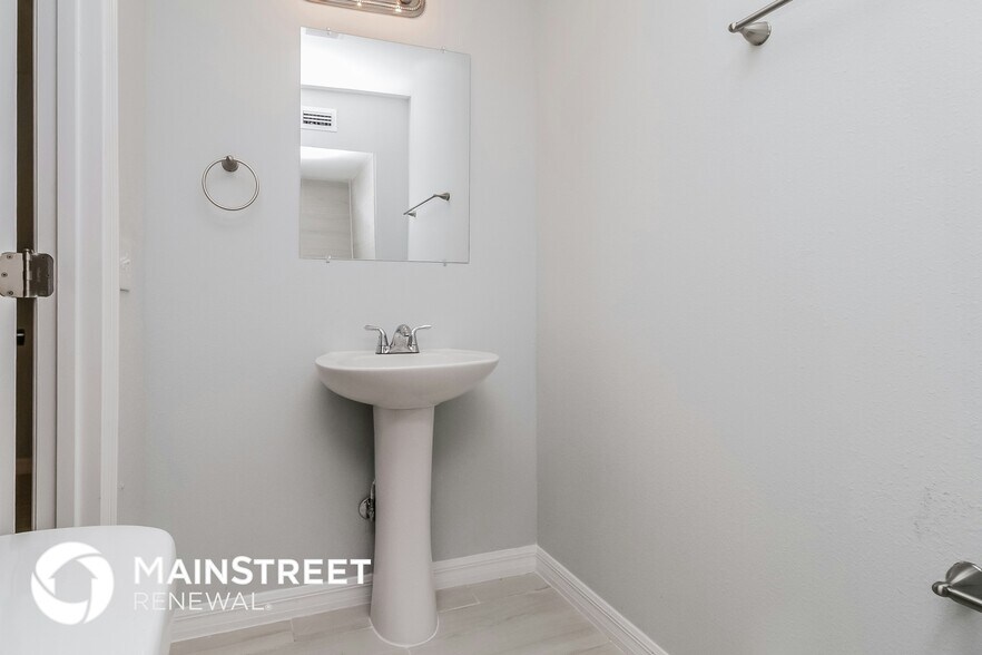 Building Photo - 613 Katherine Ave