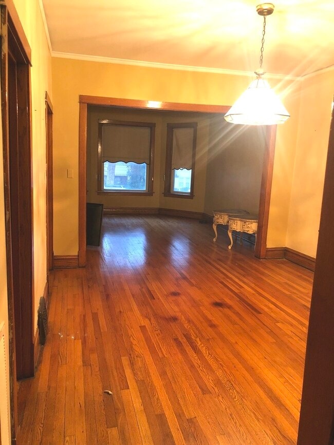 Building Photo - 3928 N Albany Ave