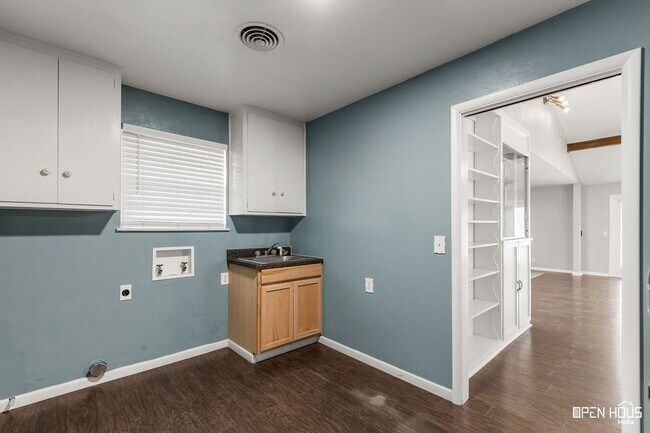 Building Photo - 4805 Big Bend Dr