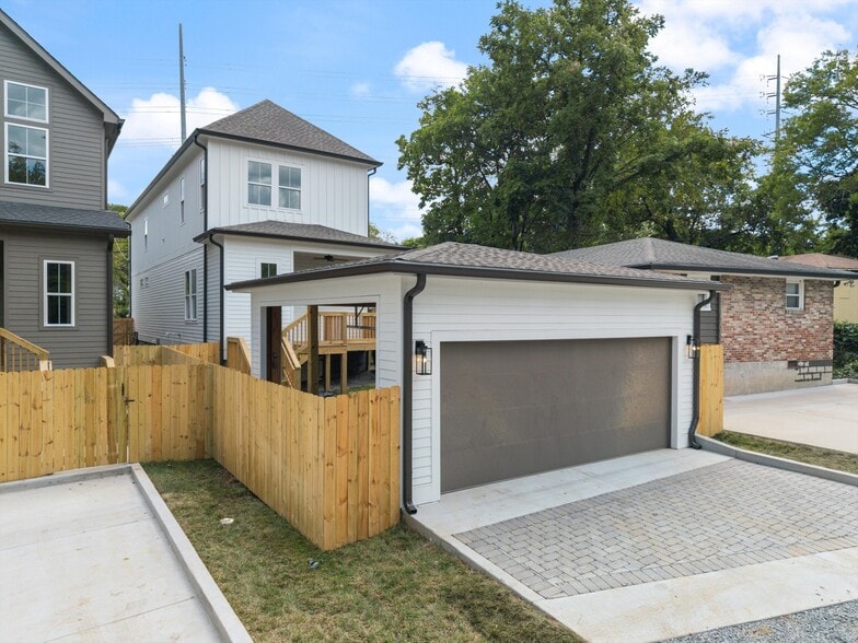 Building Photo - 2830 Clifton Ave