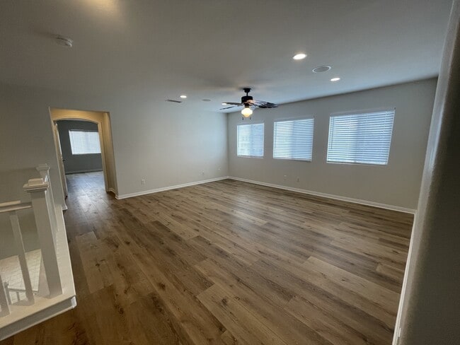 Building Photo - 37280 Parkway Dr