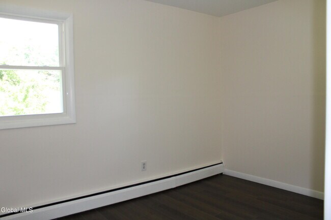 Building Photo - 8 Zelenke Dr