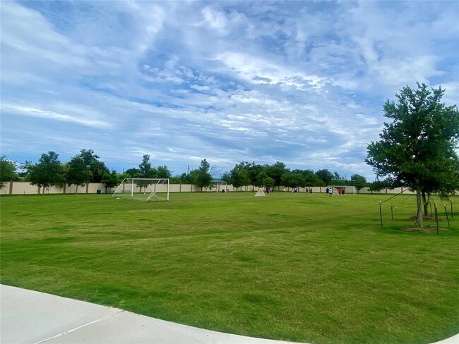 Building Photo - 341 Cres Park Dr