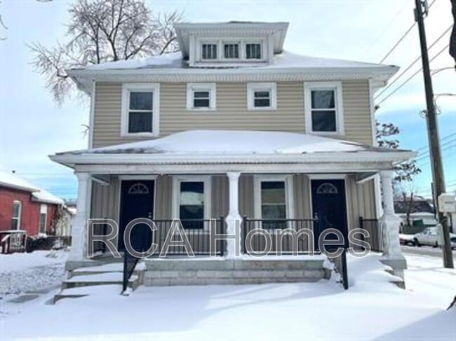 Building Photo - 1637 Spruce St