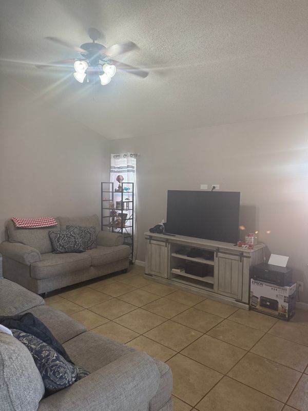 Building Photo - 4644 Beacham St