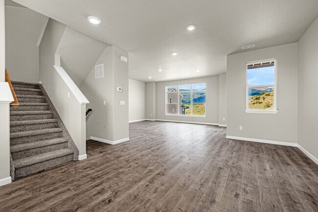 Building Photo - Luxury 4 Bed Townhouse with Amazing City and Mt Views on Westside