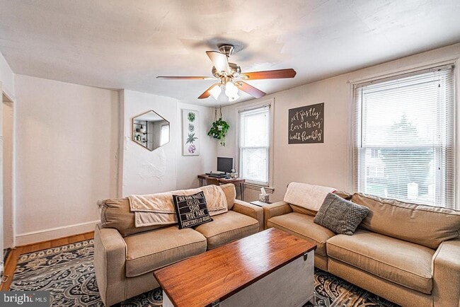 Building Photo - 330 W 3rd Ave