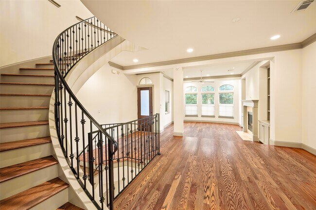 Building Photo - 1655 Castle Ct