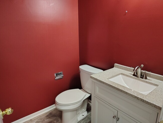 Building Photo - 667 Woodhaven Dr