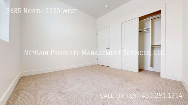 Building Photo - 3685 2330