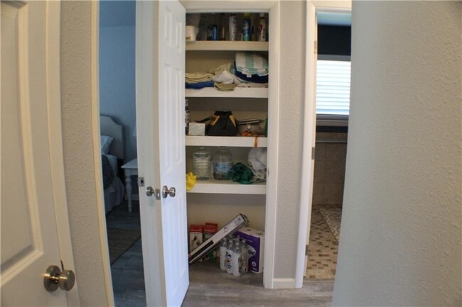 Building Photo - 4 Tilbury Ln