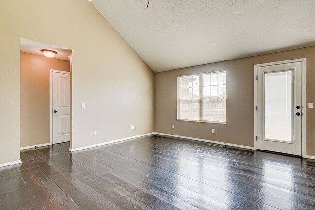 Building Photo - Beautiful all brick 3 bed 2 bath house in ...