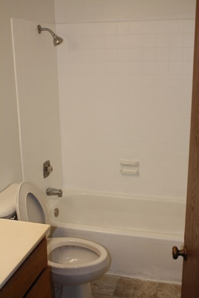 Building Photo - 2114 Valleyhigh Dr NW