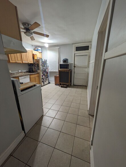 Building Photo - 3824 N Sawyer Ave