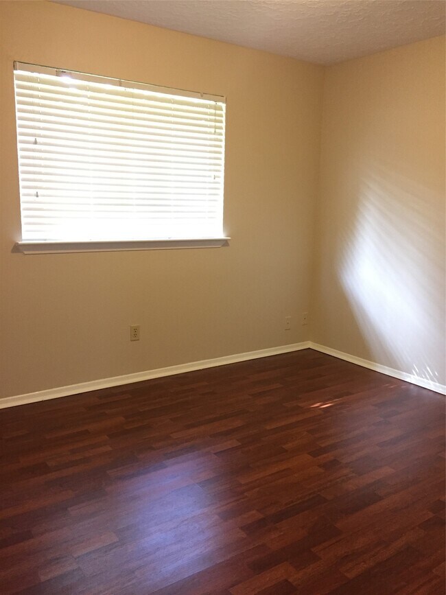 Building Photo - 1138 Oxford Dr