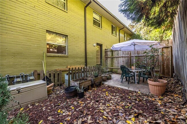 Building Photo - 520 Park Ave SE