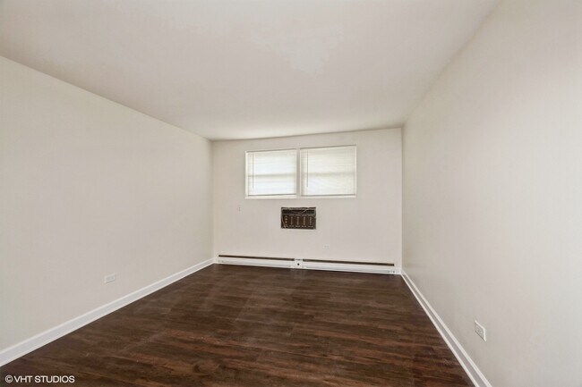 Building Photo - 5102 N Leonard Dr